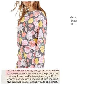 ✨NWT✨ WILDFOX💋🦊 Queen’s Garden Floral SWEATSHIRT